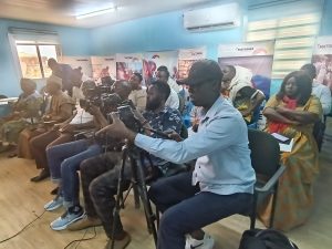 Des hommes et femmes de médias présents au Point de Presse donné le 28 août au siège du PURS à Douala 